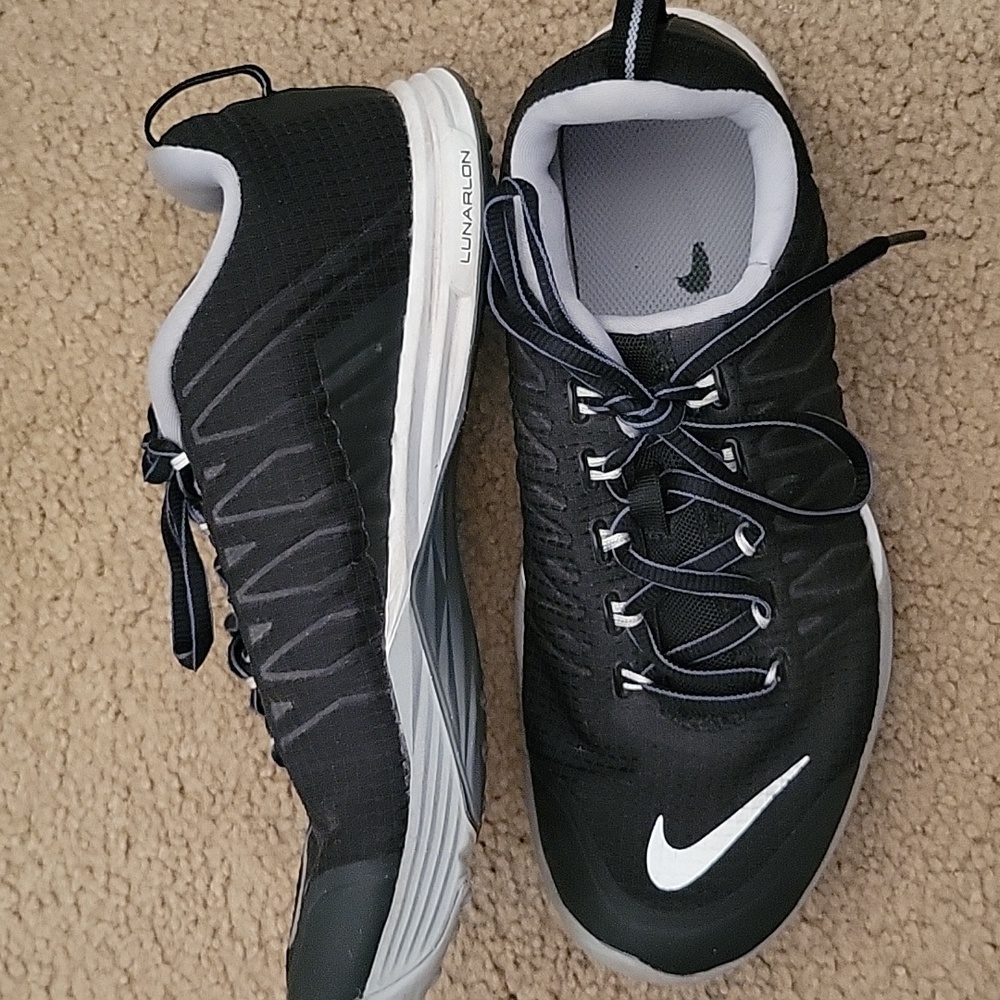 ✨️ NIKE RUNNING SHOES ✨️ - Picture 2 of 5